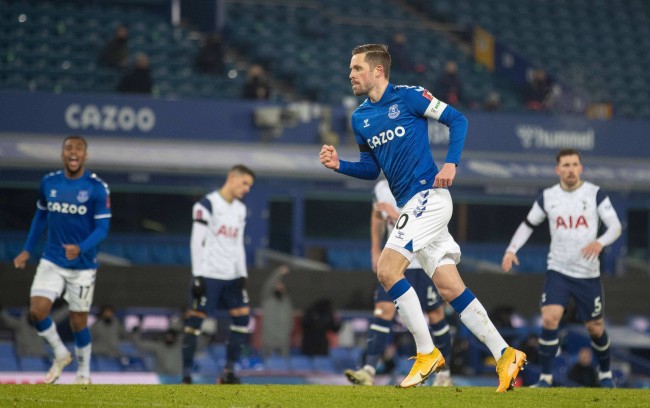 前腰位置要 前腰位置要